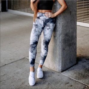 Balance Athletica Aura Collection OG Pant Tie Dye Grey Posie. Extra Small.